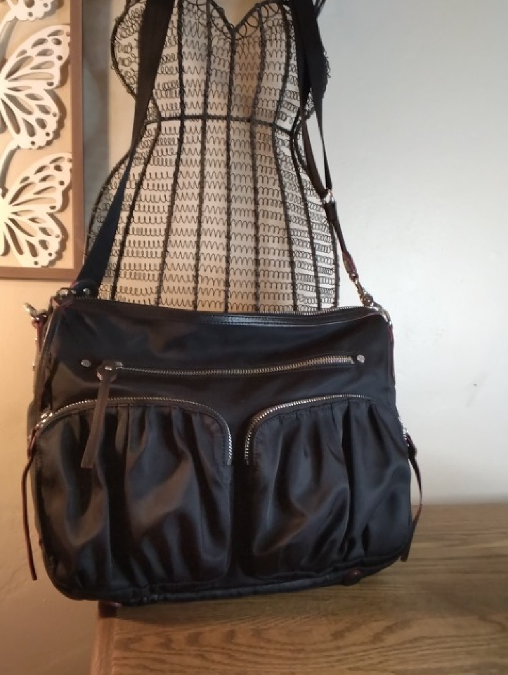 Classic Black Womens Crossbody Bag - Sleek Everyday Carry